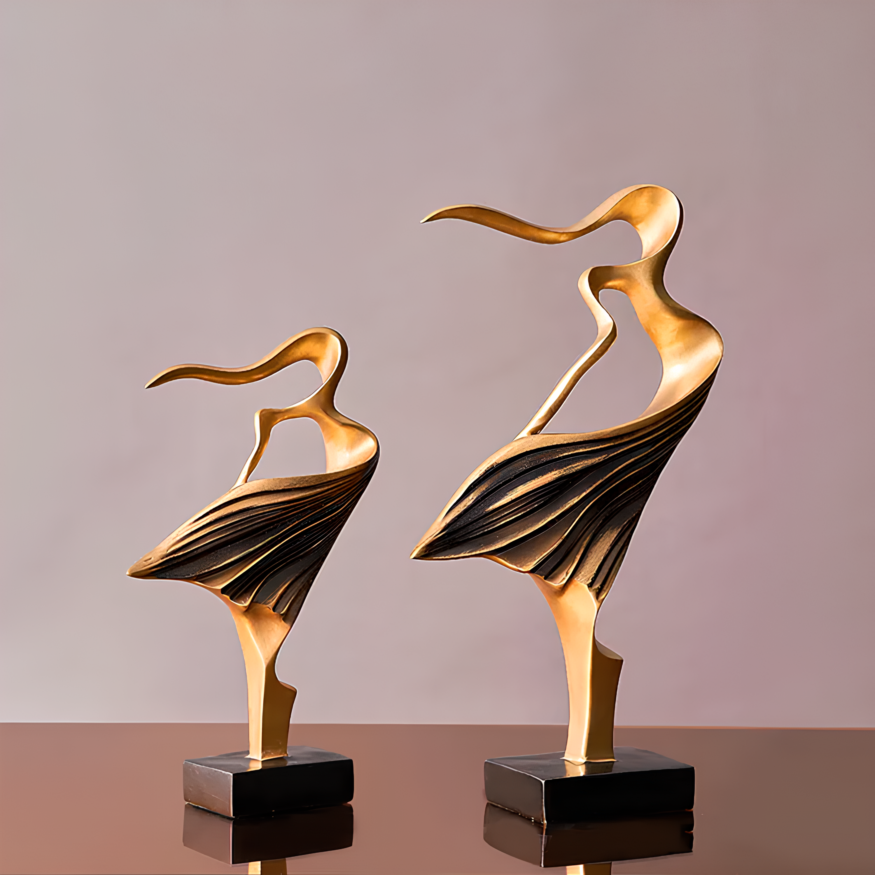 Estátua Abstrata Ave em Resina Dourada