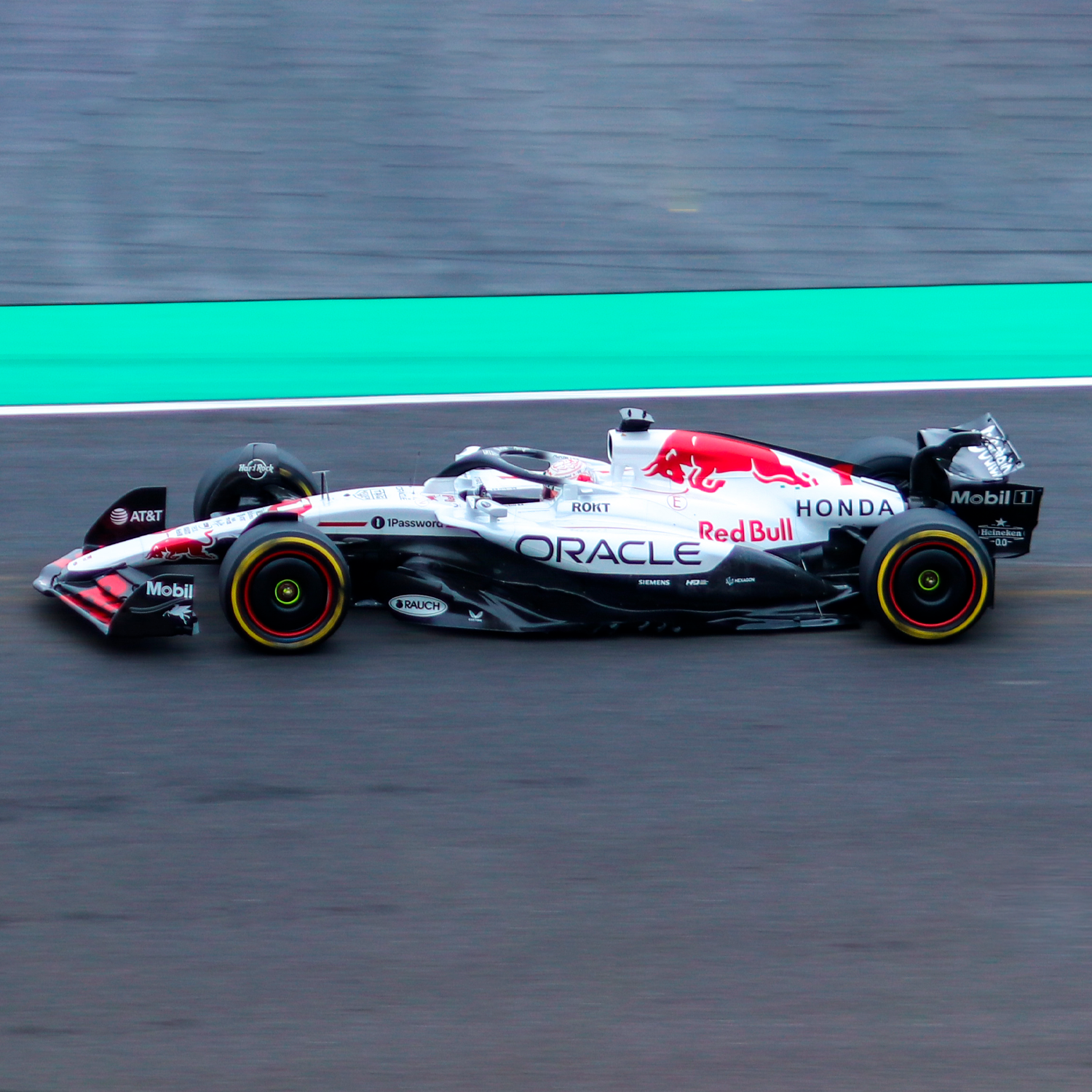 (2025) F1 Miniatura Red Bull RB21 GP Japão 1:64