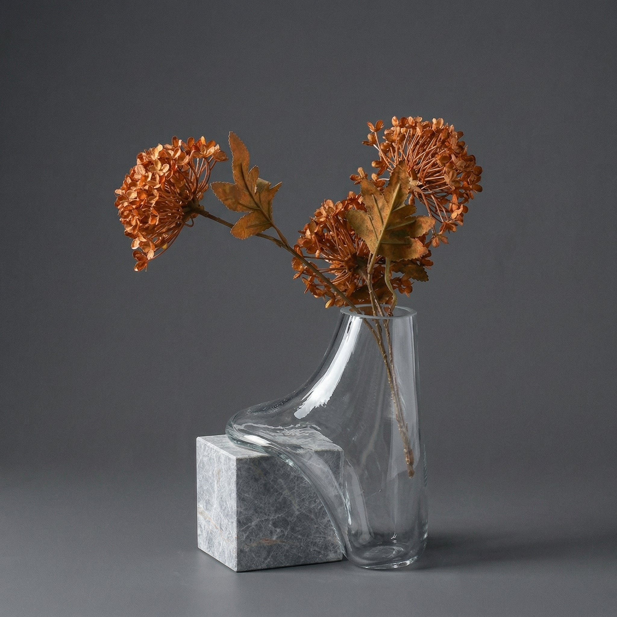 Vaso Decorativo Escultural em Vidro com Base em Mármore Minimalista