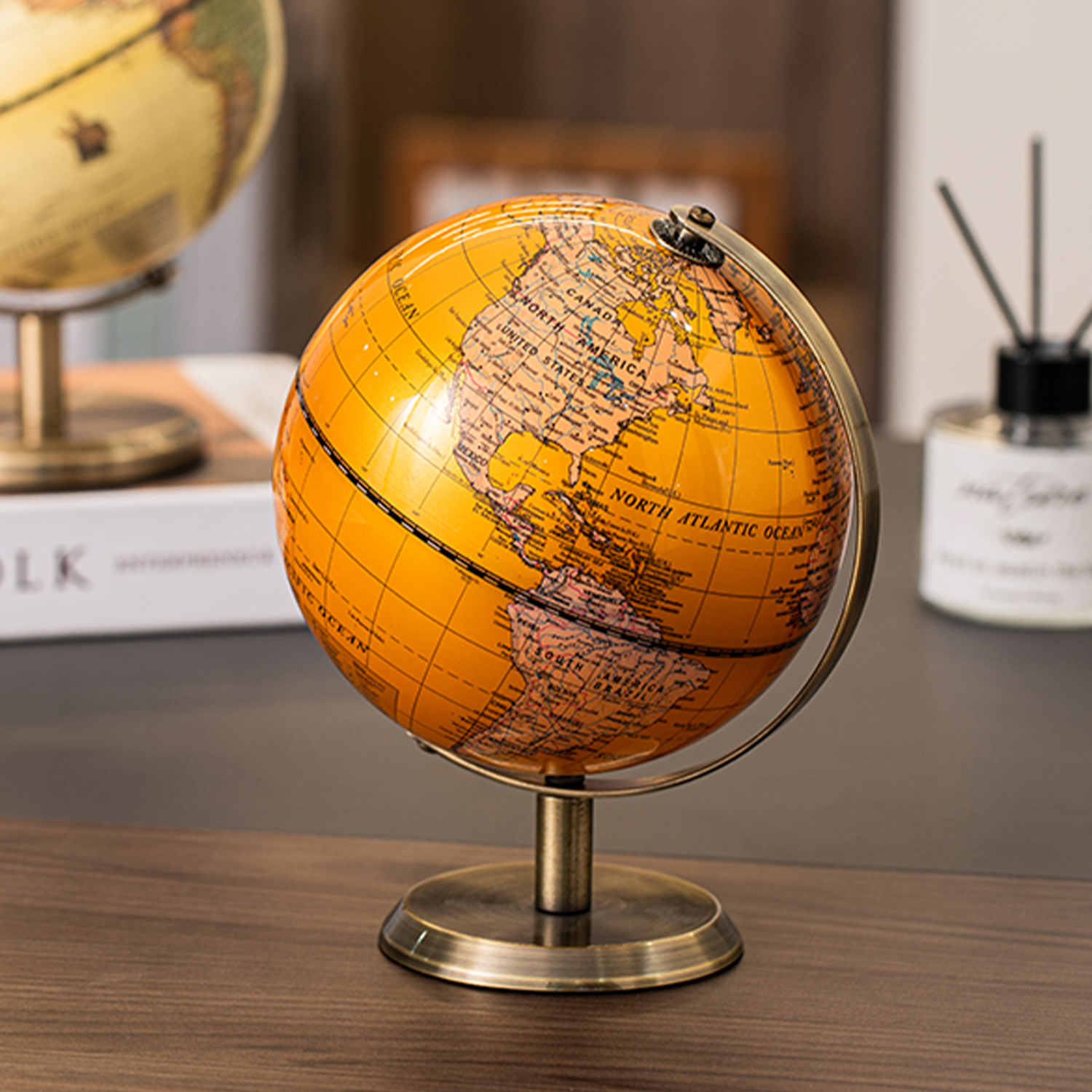 Globo Moderno Decorativo - Homenge