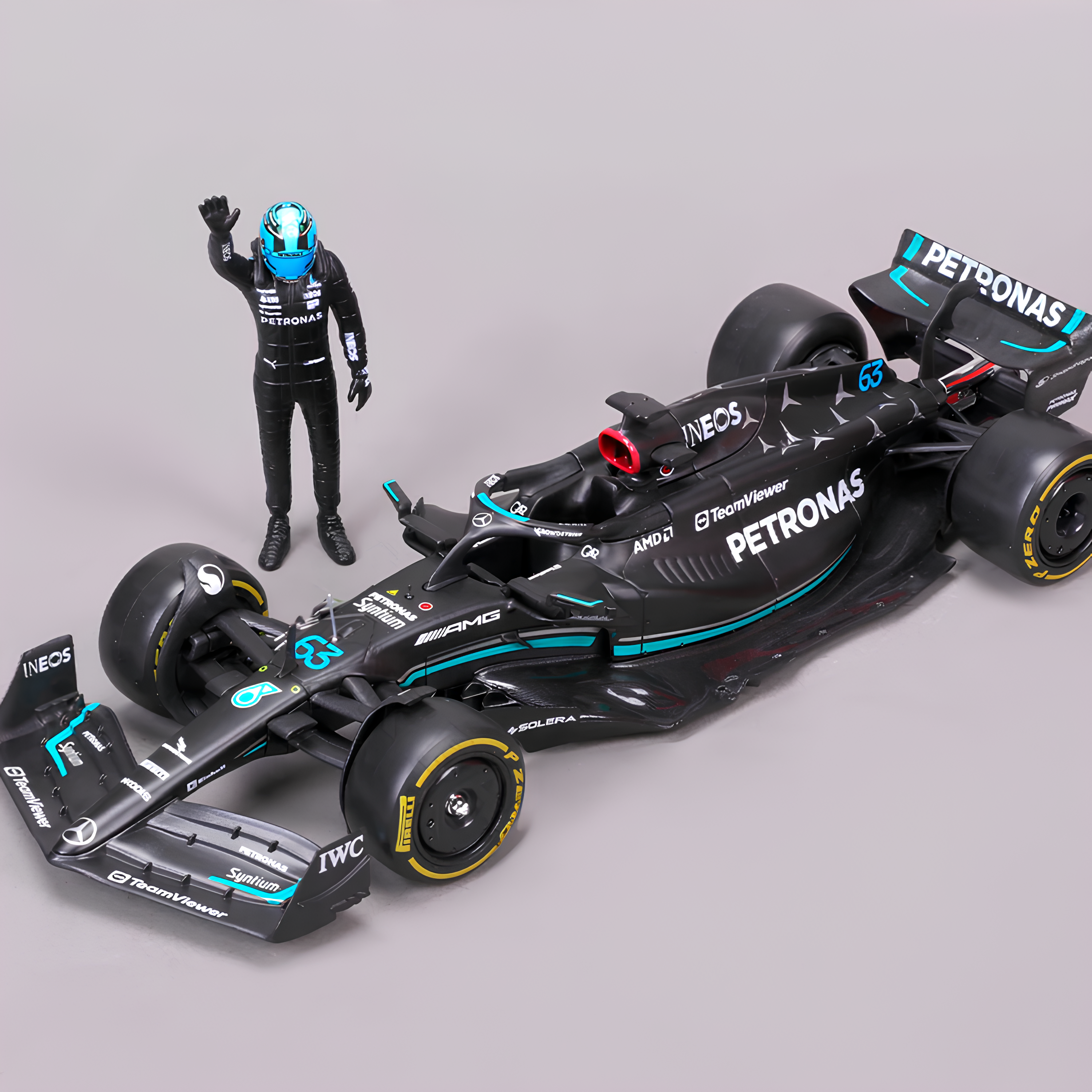 Miniatura Fórmula 1 Mercedes-AMG F1 W14 E Performance 1:24 + Piloto