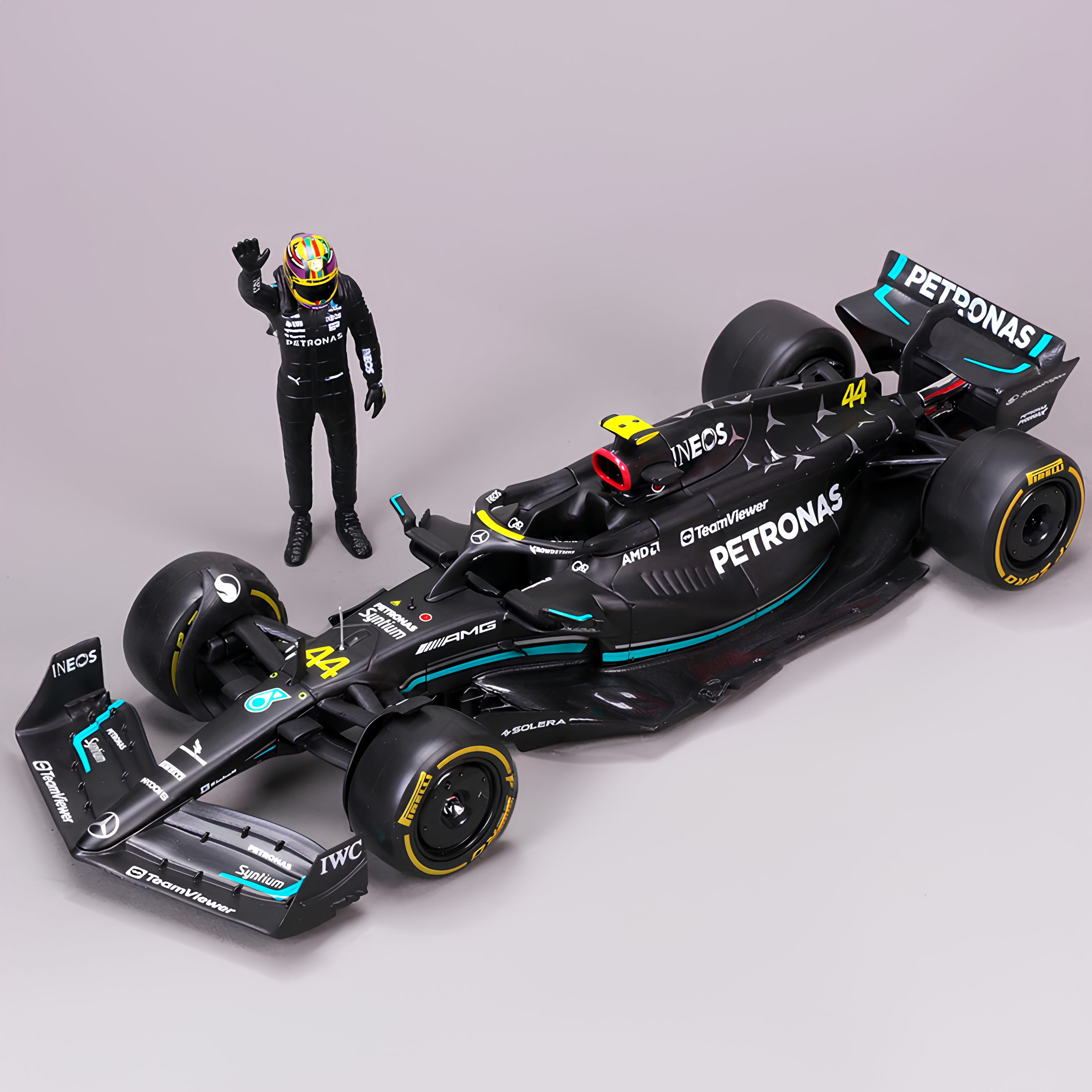 Miniatura Fórmula 1 Mercedes-AMG F1 W14 E Performance 1:24 + Piloto