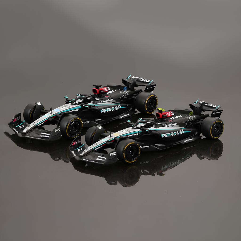 (2024) F1 Miniatura Mercedes W15 Performance 1:43