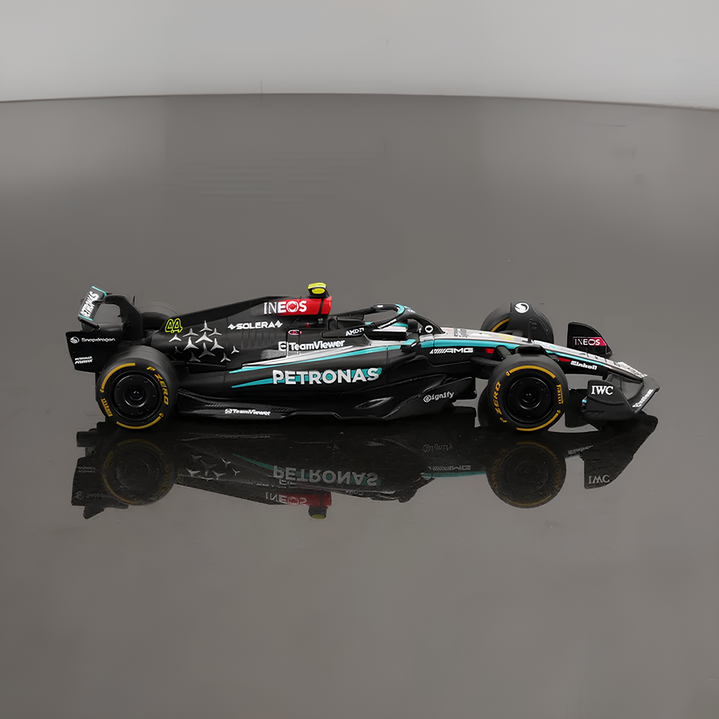 (2024) F1 Miniatura Mercedes W15 Performance 1:43