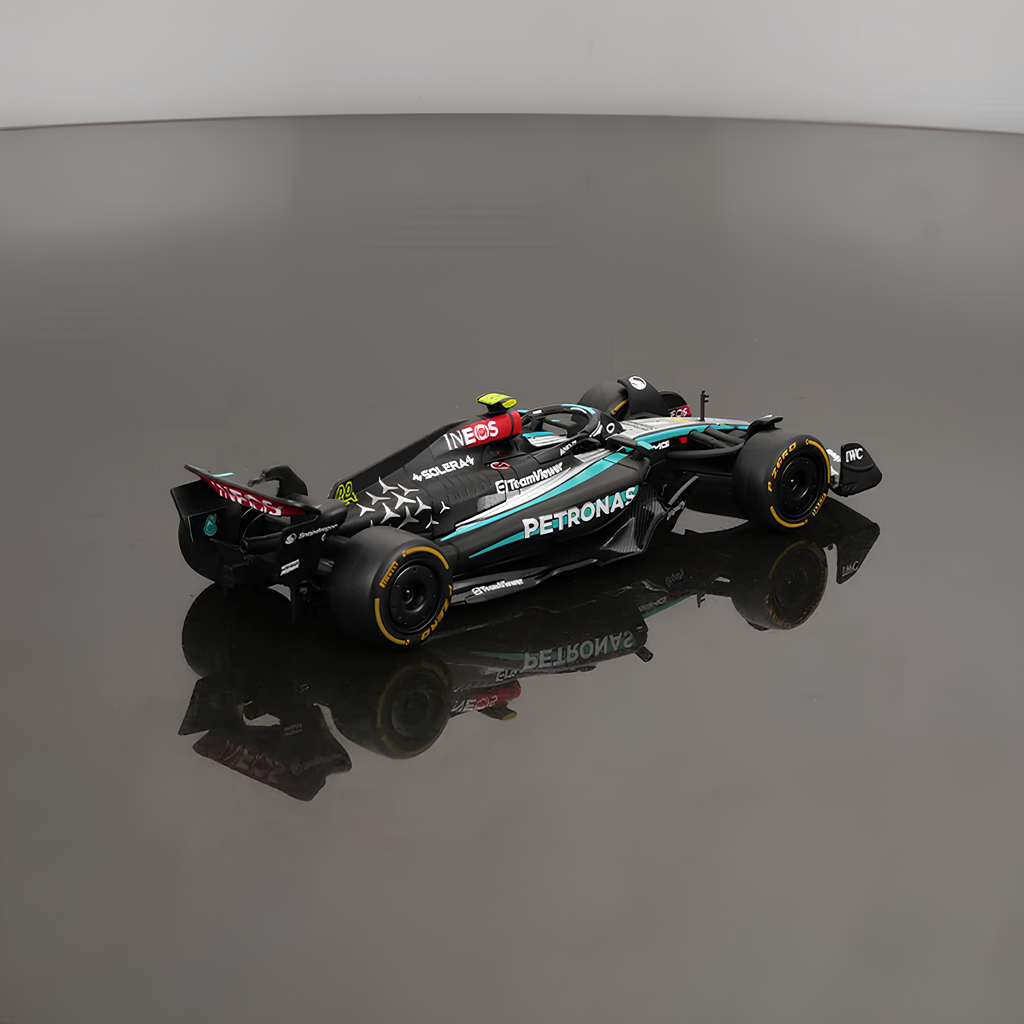 (2024) F1 Miniatura Mercedes W15 Performance 1:43