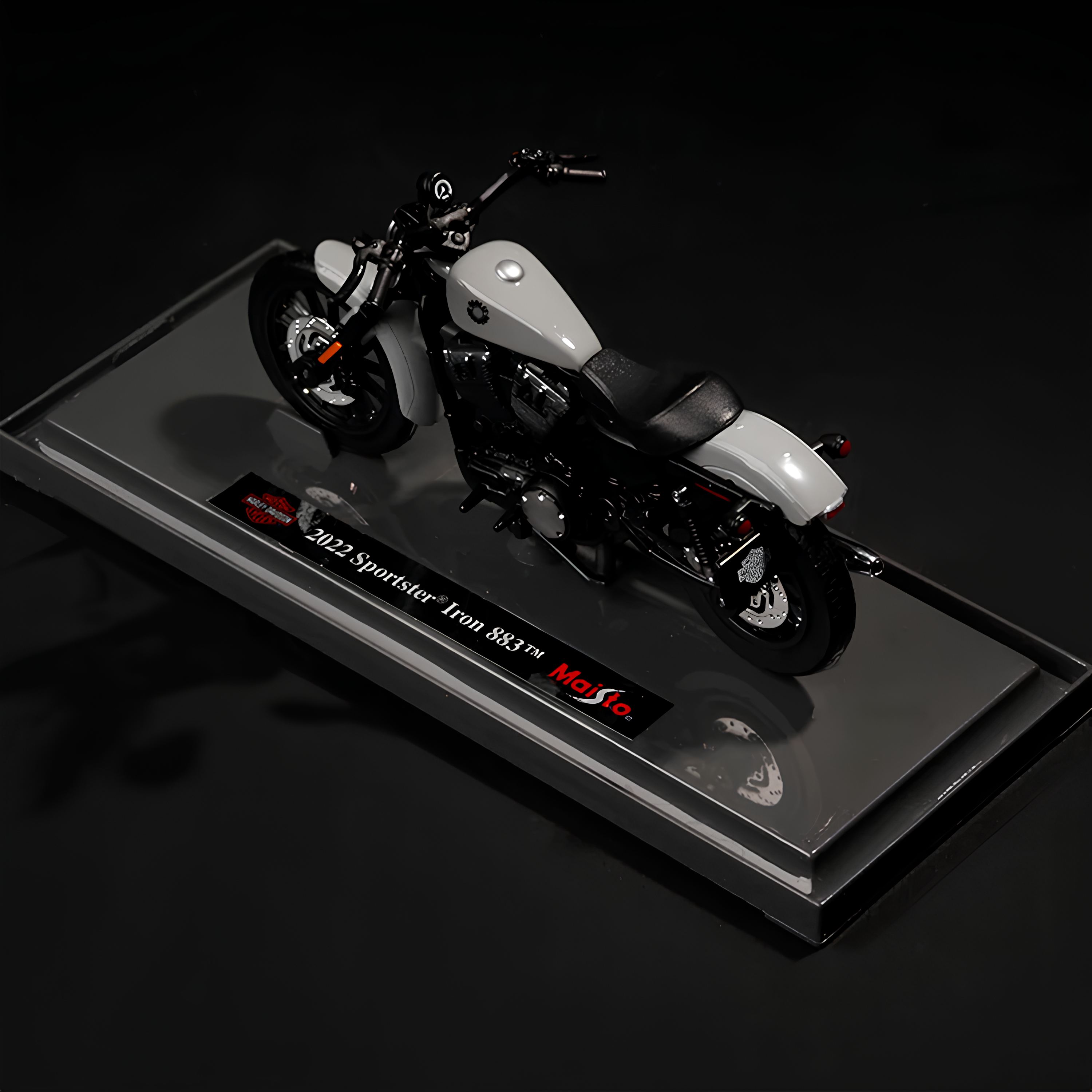 Miniatura Harley Davidson Sportster Iron 883 2022 1:18