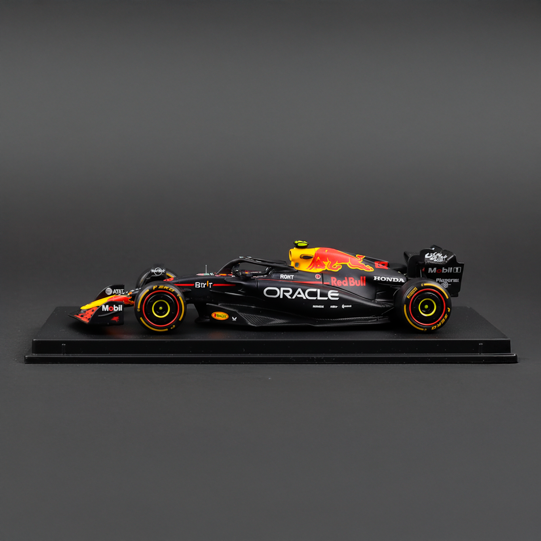 2025) F1 Miniatura Red Bull RB21 #1 Max Verstappen 1:43 – Homenge