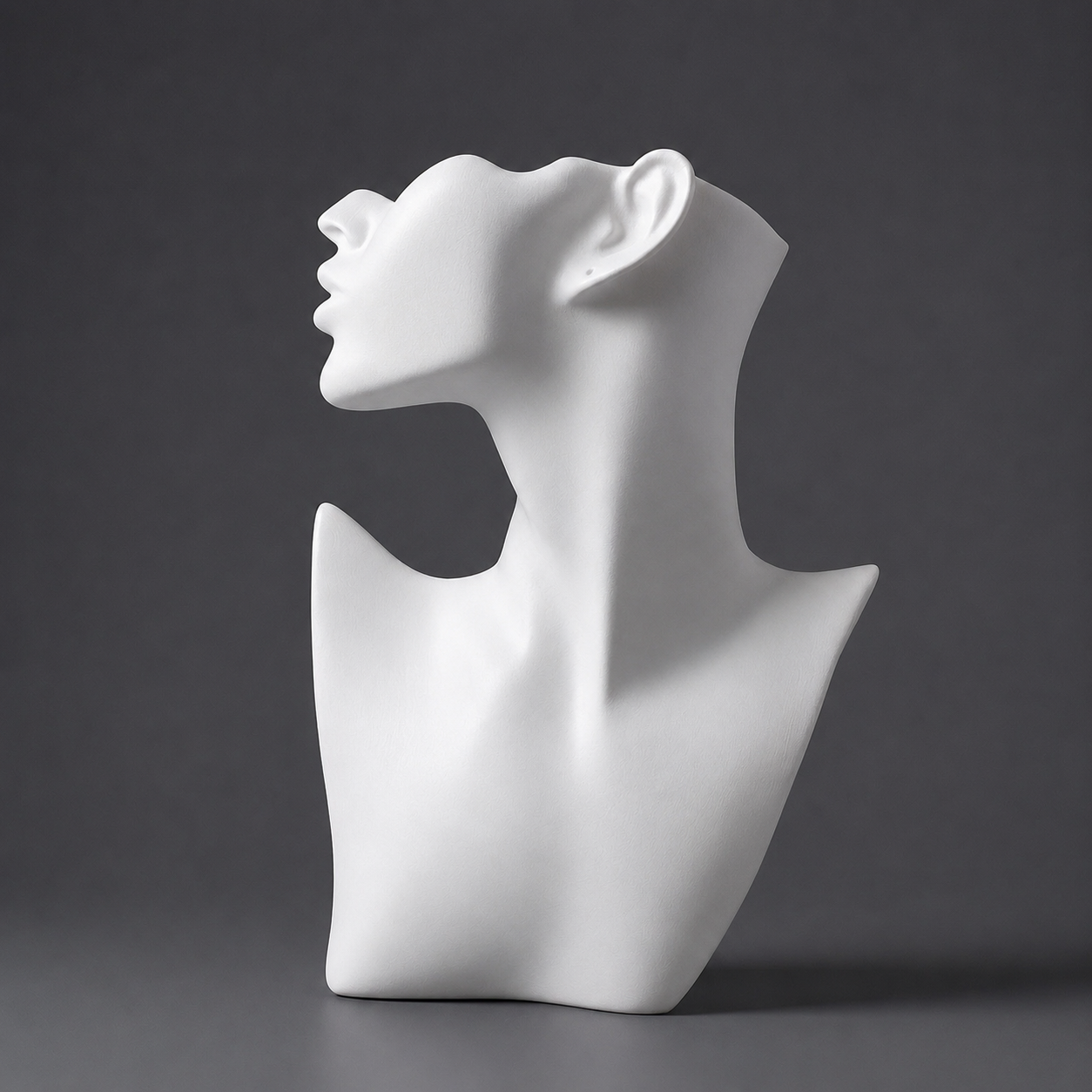 Escultura Abstrata Feminina com Acabamento em Resina Branco