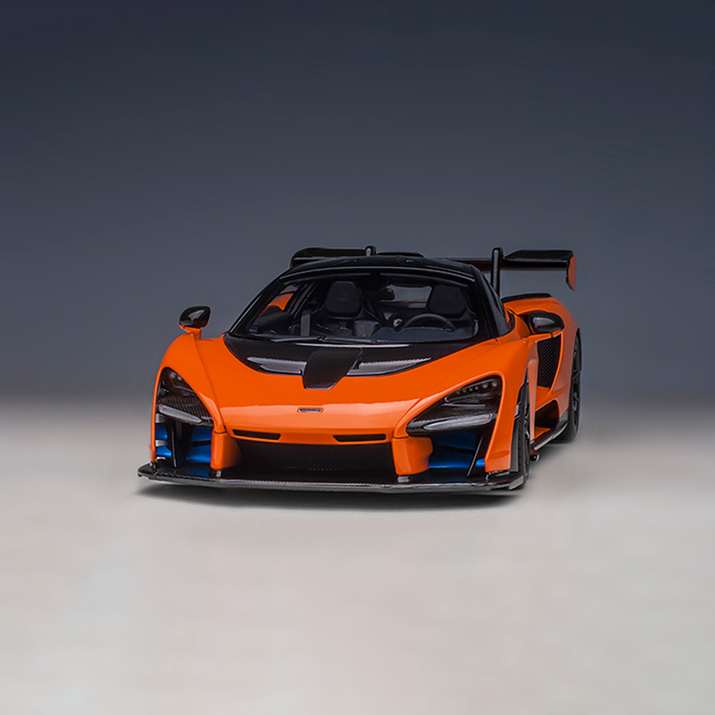 Miniatura McLaren Senna 1:18 Autoart Laranja