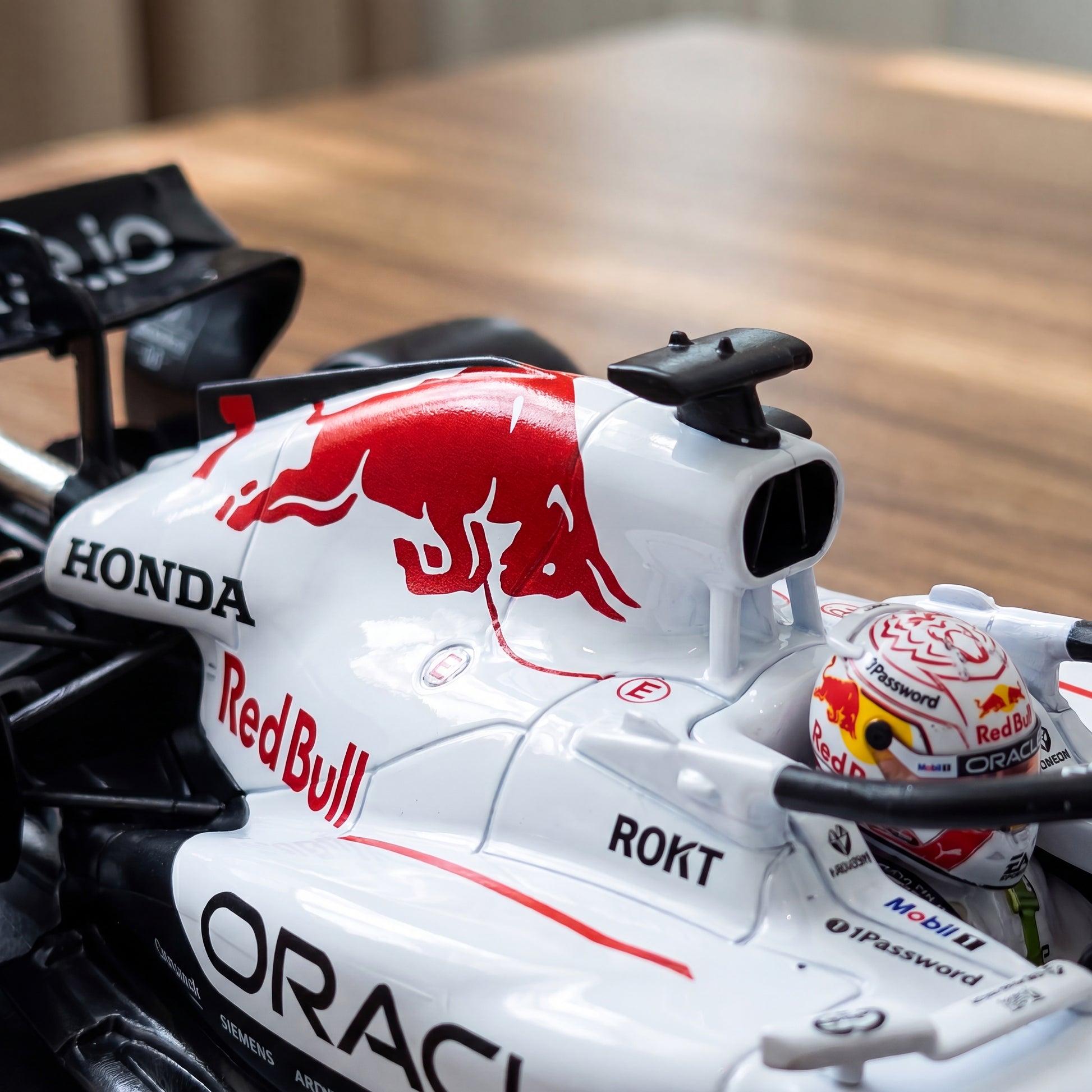 (2025) F1 Miniatura Red Bull Racing RB21 GP Japão 1:18