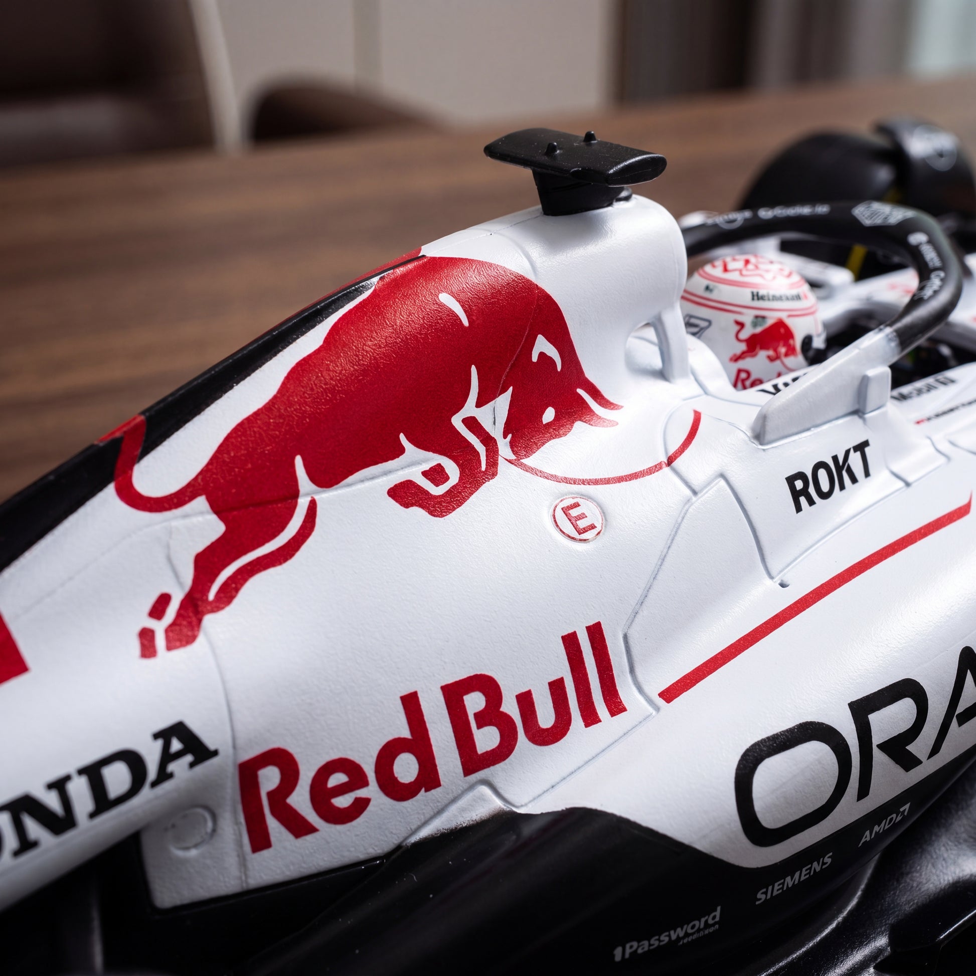 (2025) F1 Miniatura Red Bull Racing RB21 GP Japão 1:18