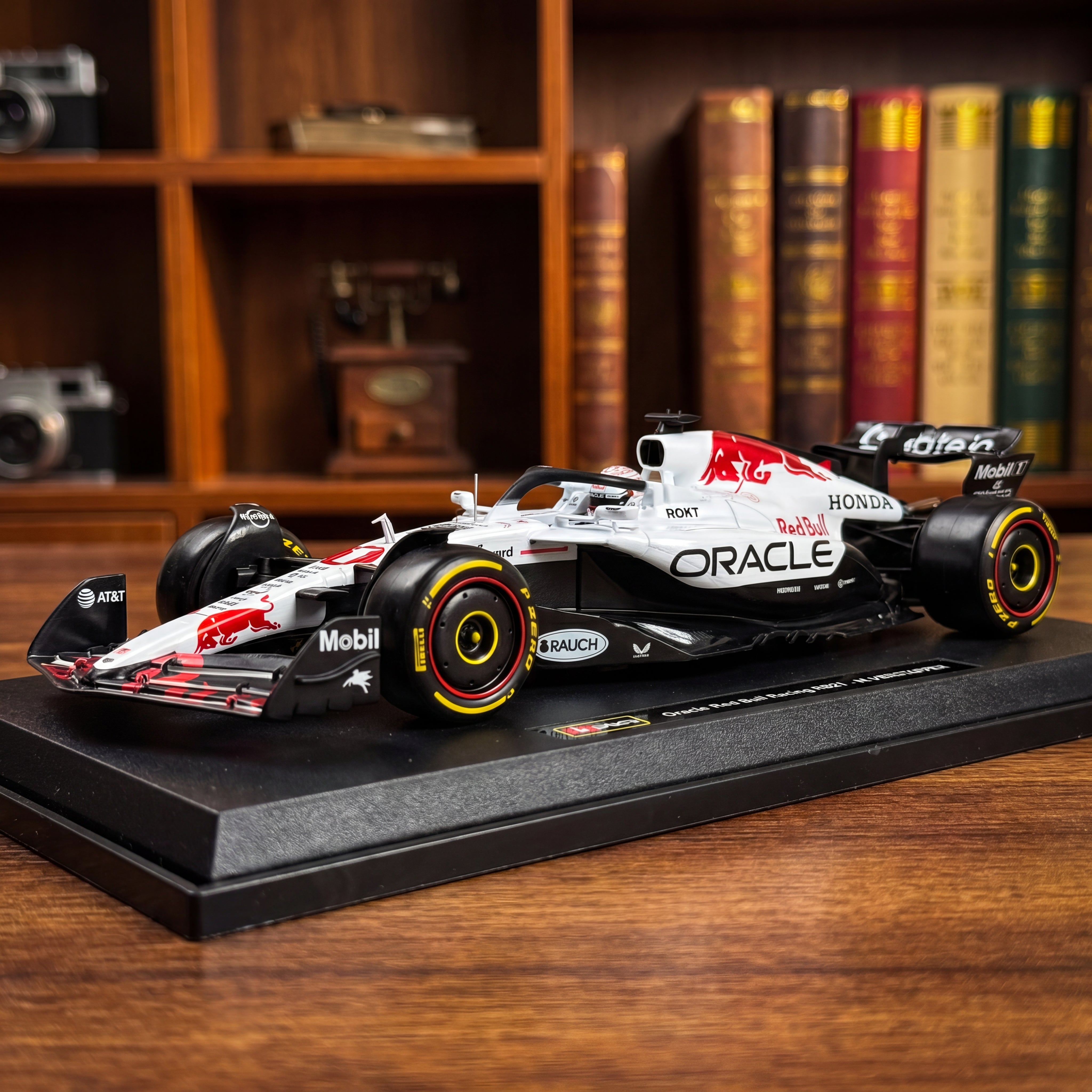 2025) F1 Miniatura Red Bull Racing RB21 GP Japão 1:18 – Homenge