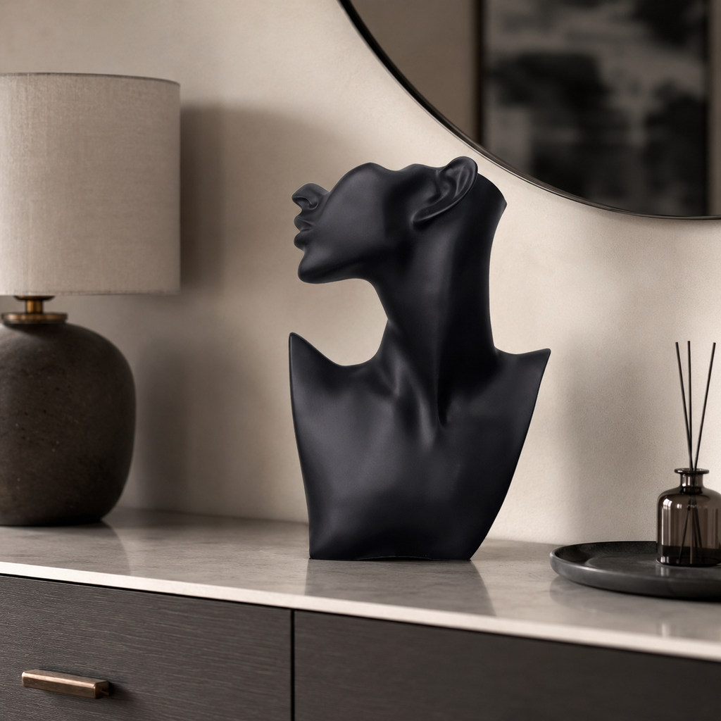 Escultura Abstrata Feminina com Acabamento em Resina Preto