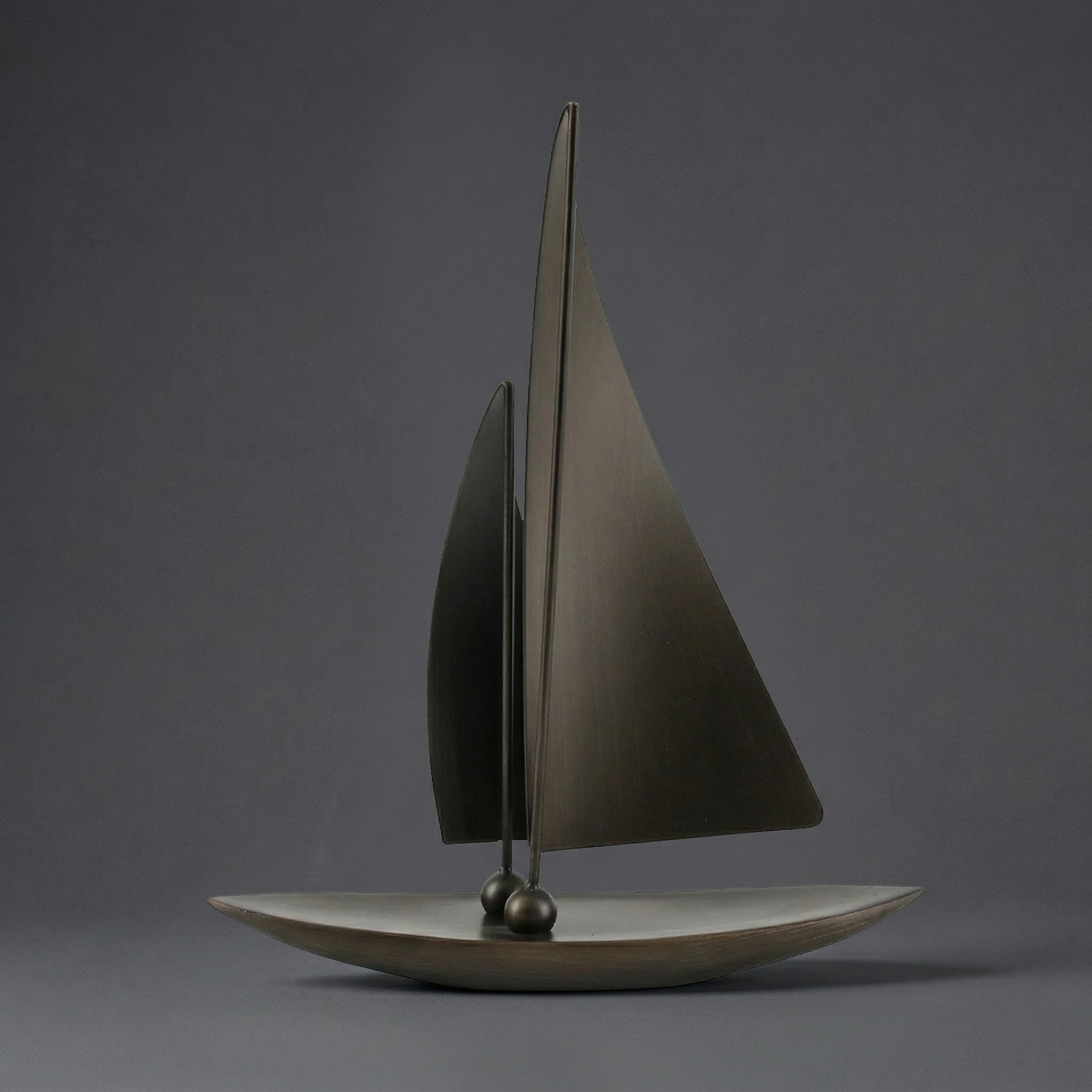 Escultura Náutica Minimalista em Resina Preta Fosca