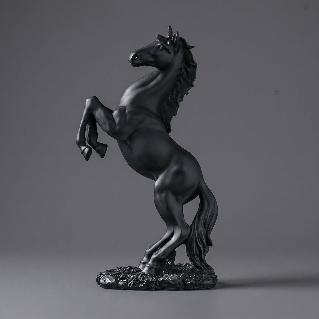 Escultura Decorativa Cavalo em Movimento em Resina Dourada