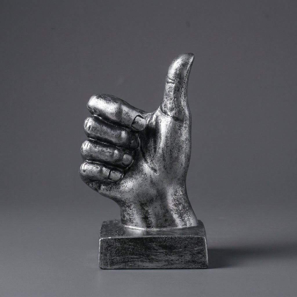 Escultura Decorativa Sinal de Aprovação Polegar Positivo Joinha em Resina Prateada para Escritório Estante Mesa e Ambientes Modernos