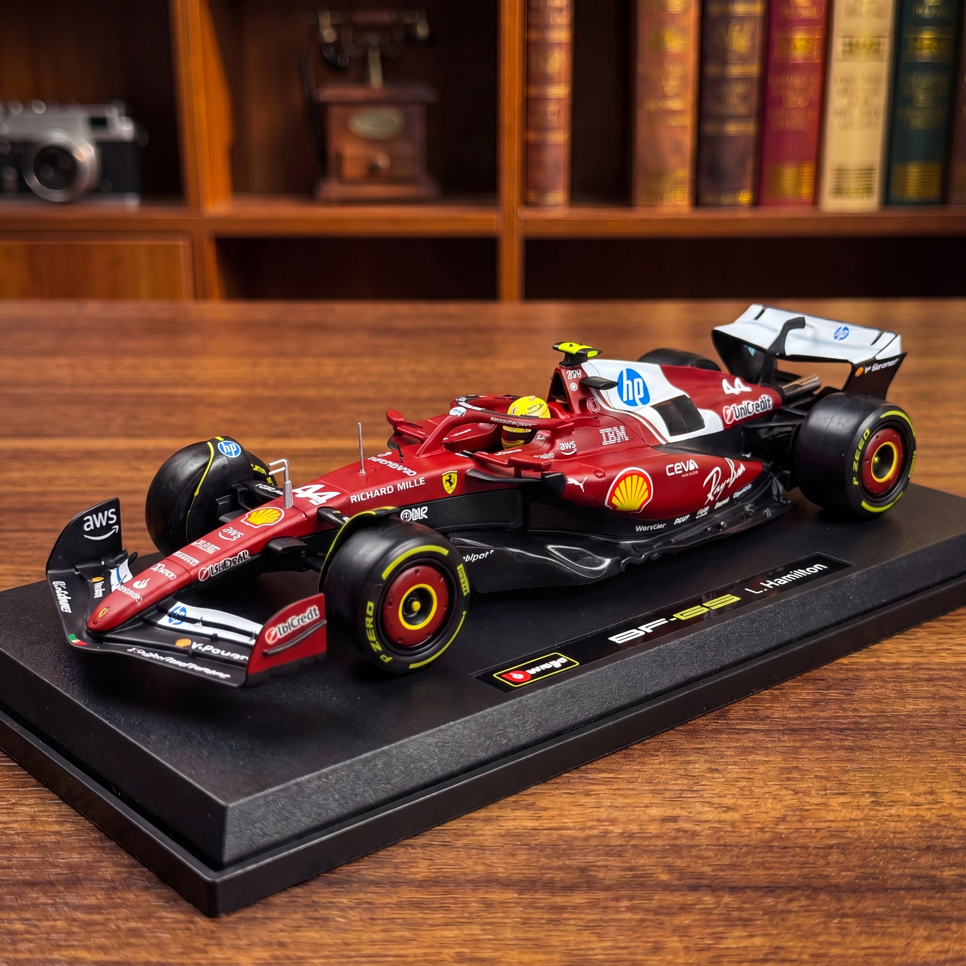 (2025) F1 Miniatura Scuderia Ferrari SF-25 1:18