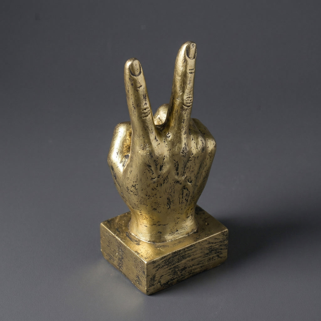 Escultura Decorativa Sinal da Paz em Resina Dourada para Escritório Estante Mesa e Ambientes Modernos