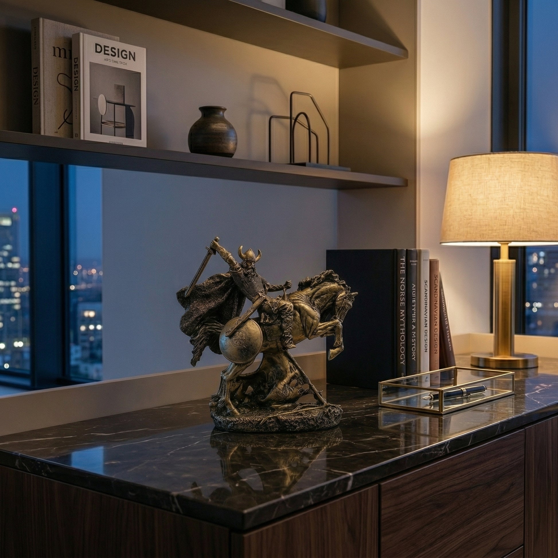 Escultura Guerreiro Medieval a Cavalo em Resina Estilo Europeu Clássico