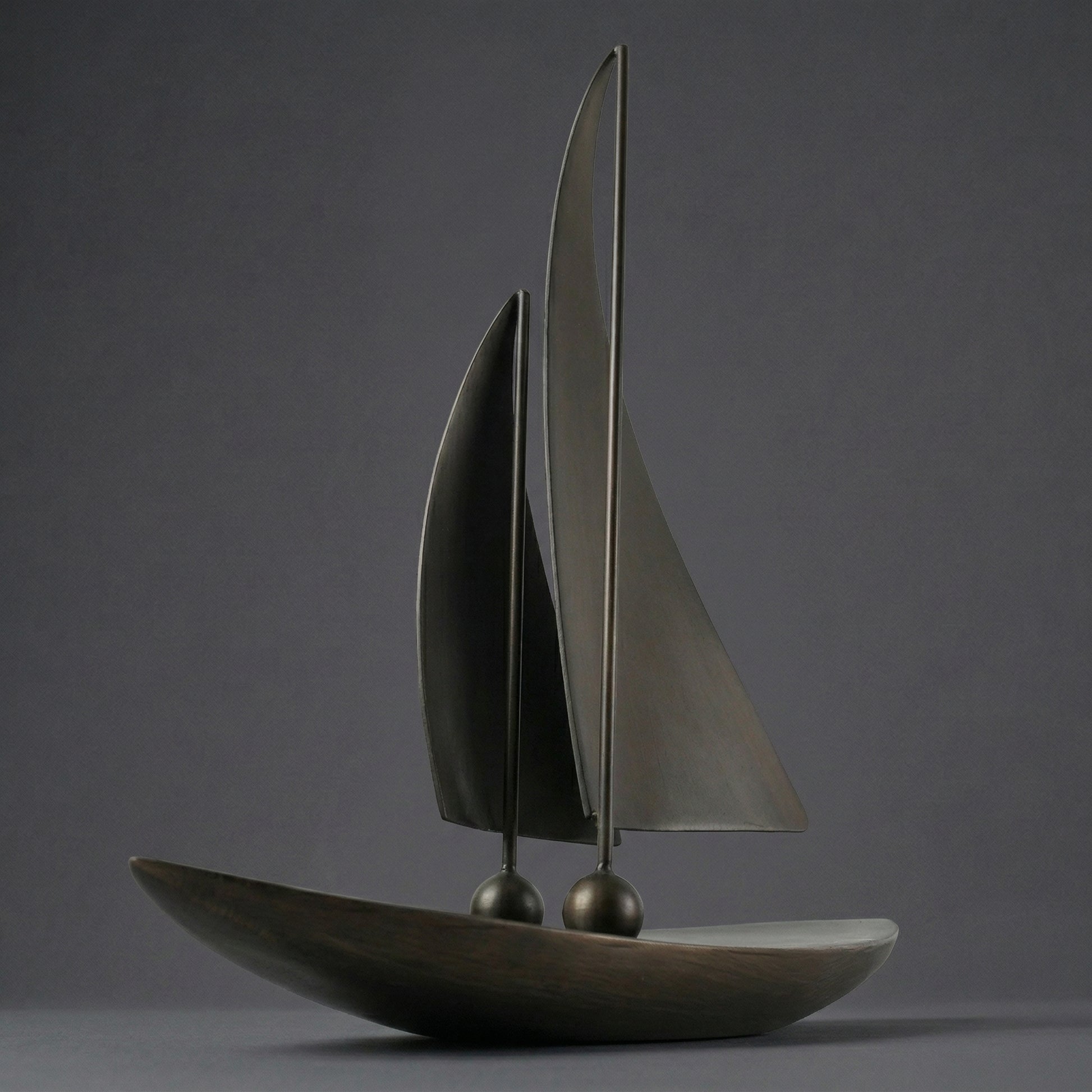 Escultura Náutica Minimalista em Resina Preta Fosca