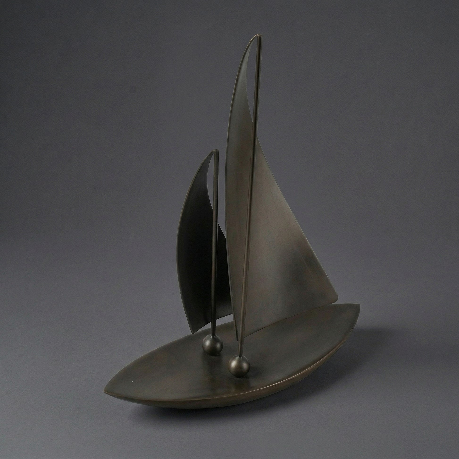 Escultura Náutica Minimalista em Resina Preta Fosca