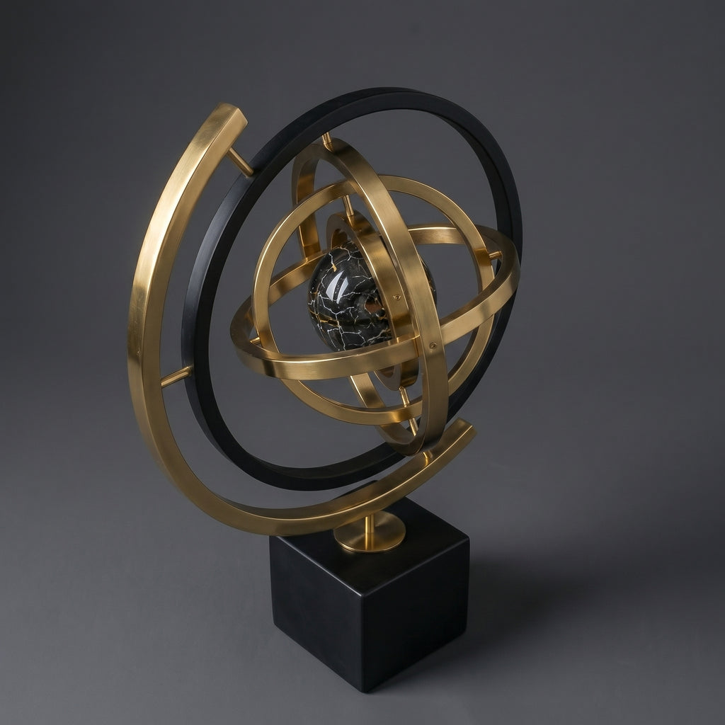 Escultura Orbital Decorativa em Metal Dourado Estilo Astronômico Contemporâneo