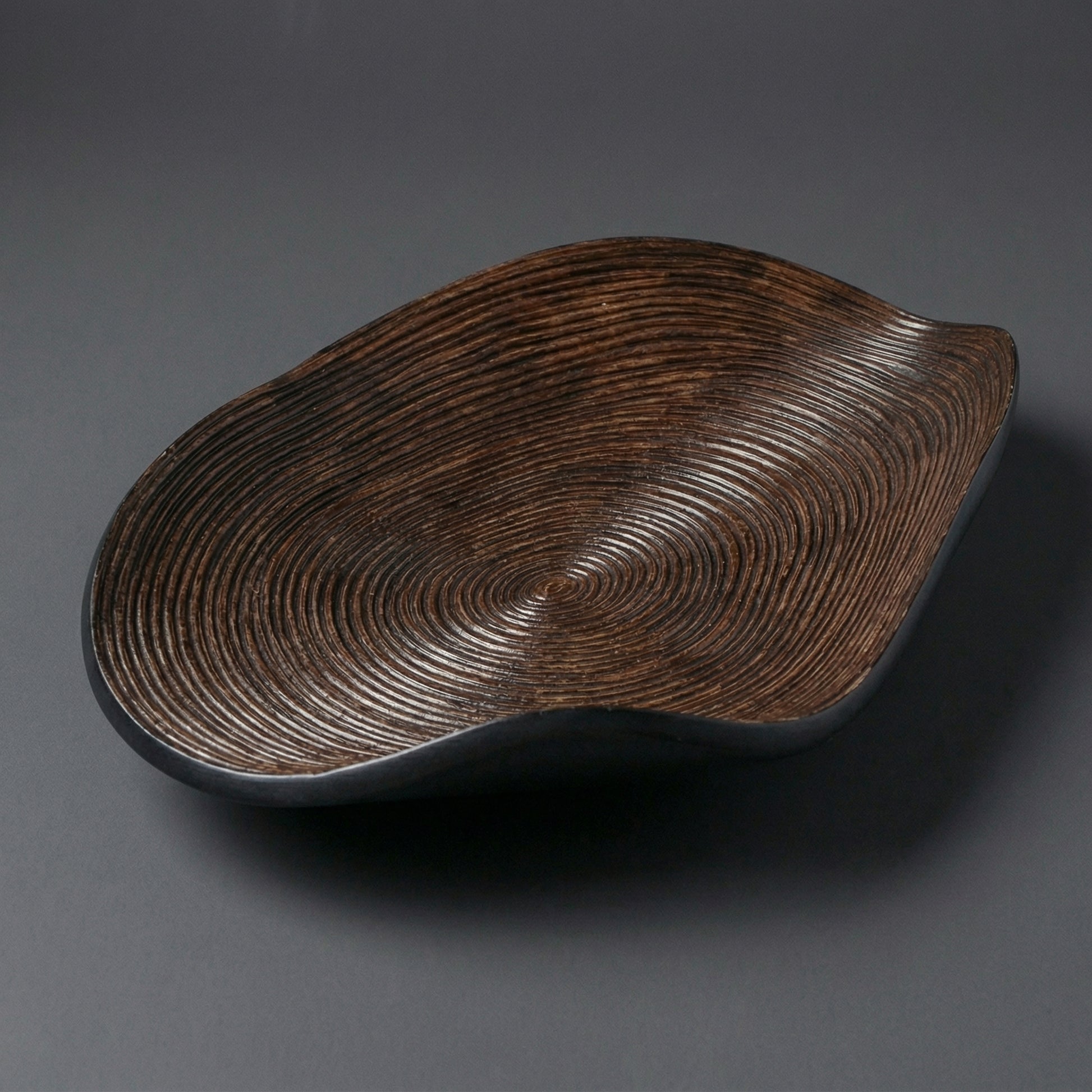 Bandeja Decorativa Orgânica em Resina com Textura de Madeira