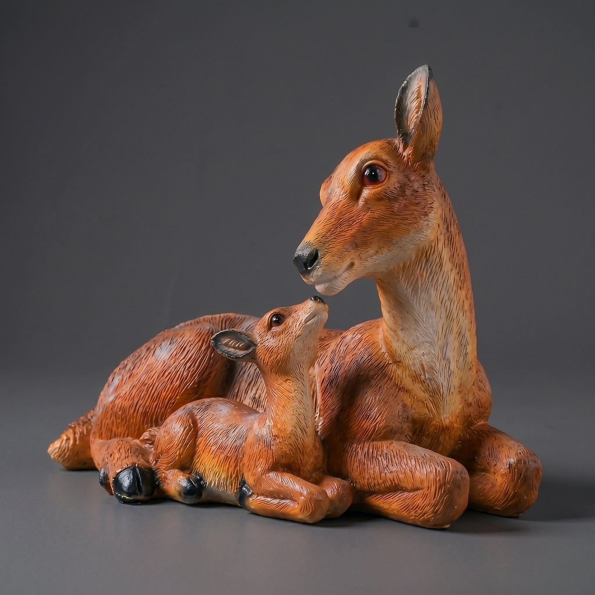 Escultura Decorativa Mãe Cervo e Filhote em Resina
