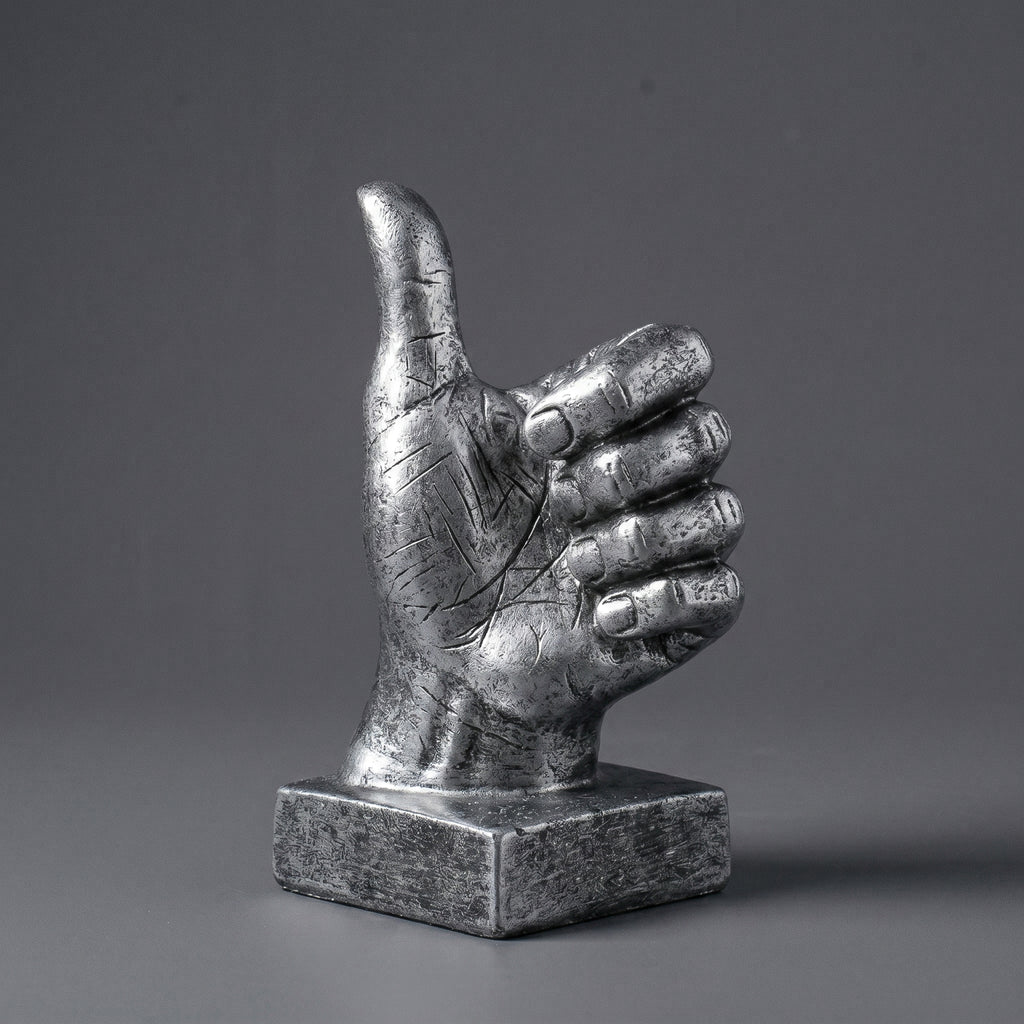 Escultura Decorativa Sinal de Aprovação Polegar Positivo Joinha em Resina Prateada para Escritório Estante Mesa e Ambientes Modernos