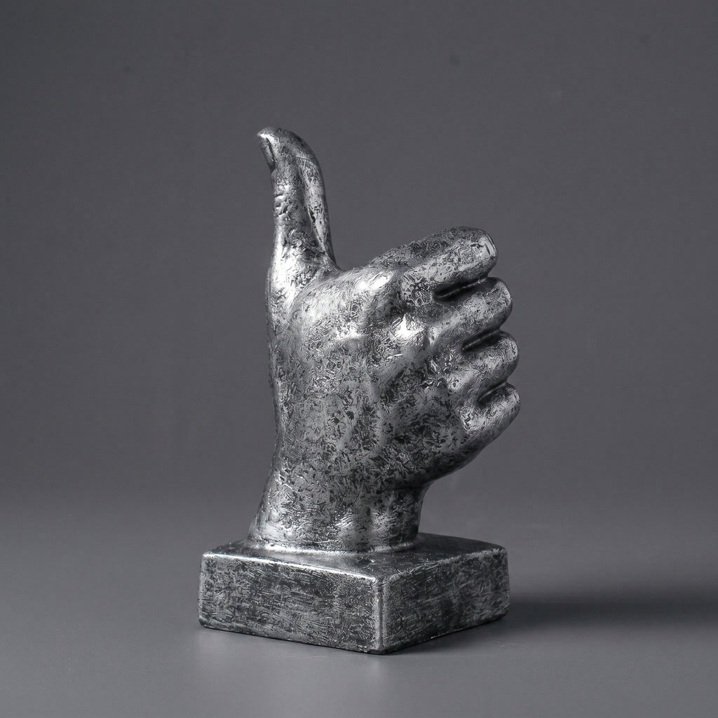 Escultura Decorativa Sinal de Aprovação Polegar Positivo Joinha em Resina Prateada para Escritório Estante Mesa e Ambientes Modernos