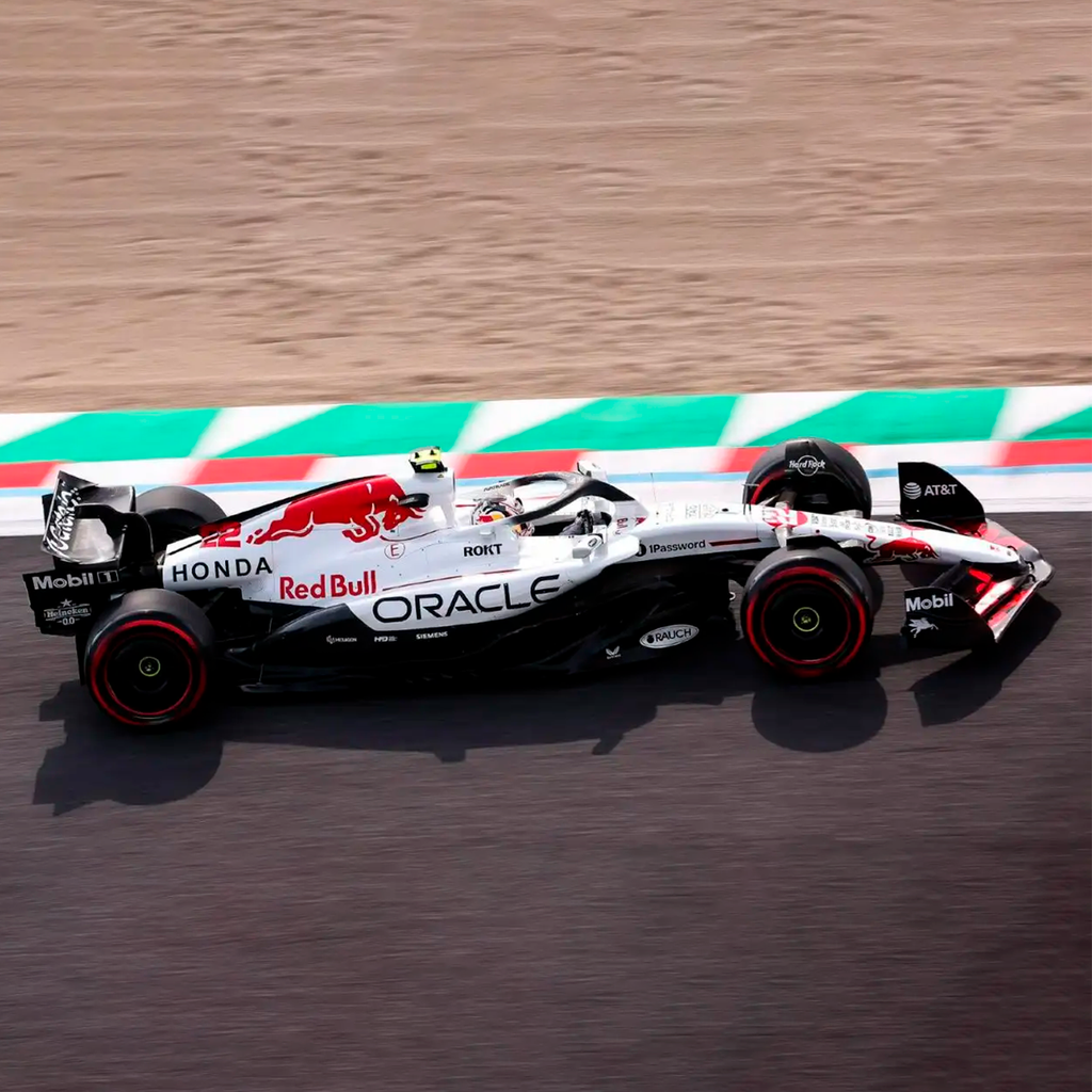 2025) F1 Miniatura Red Bull RB21 GP Japão 1:64 – Homenge