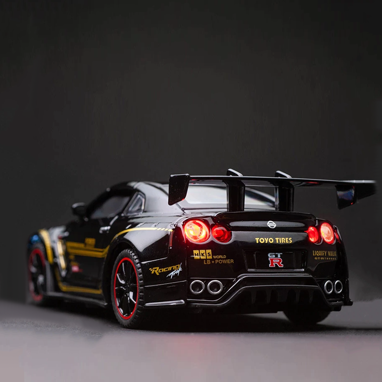 Nissan GTR R35 Miniatura 1:32 – Homenge